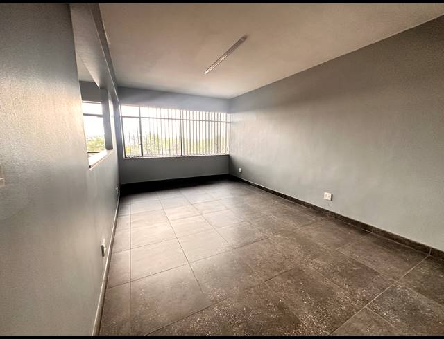 79M² OFFICE TO LET IN GREENSIDE